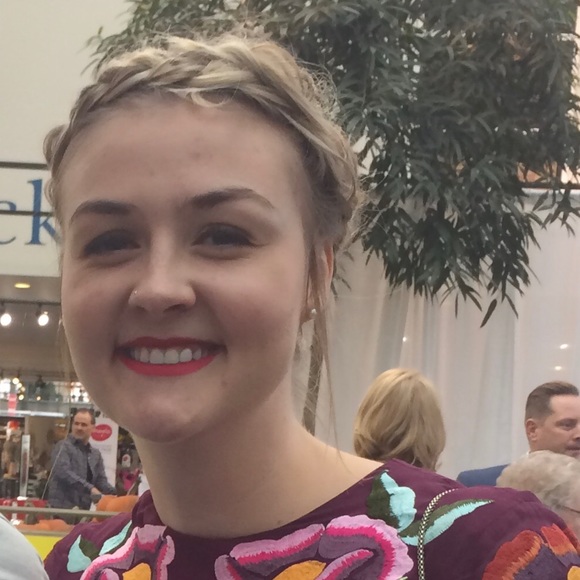 Meet your Posher, Paige - Picture 1 of 1